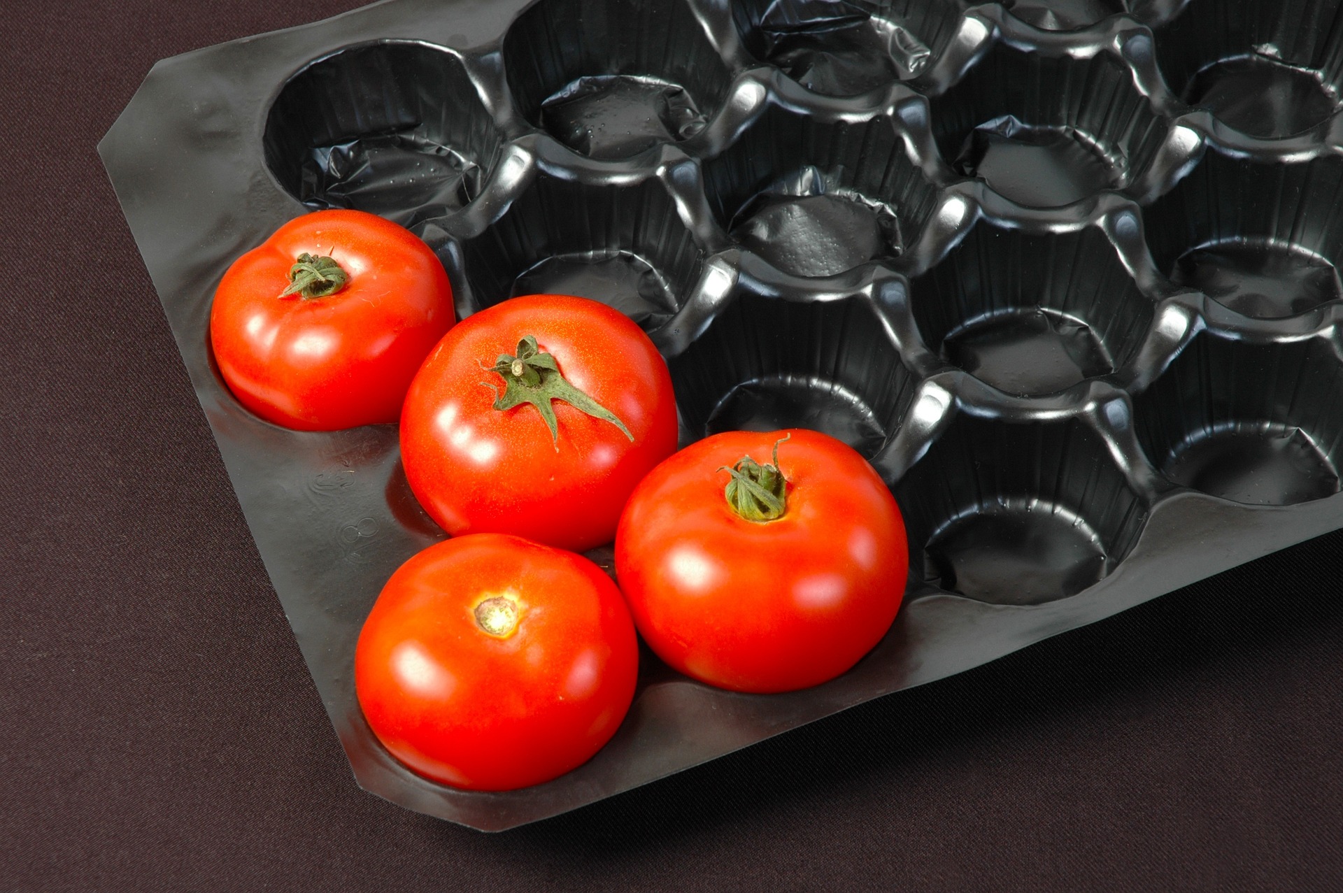 Innowacje i wyzwania w produkcji plastikowych rozwiązań opakowaniowych