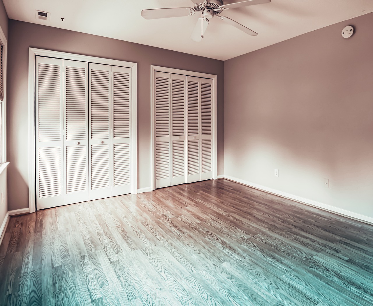 Zalety i technika wycinania rowków w istniejących podłożach