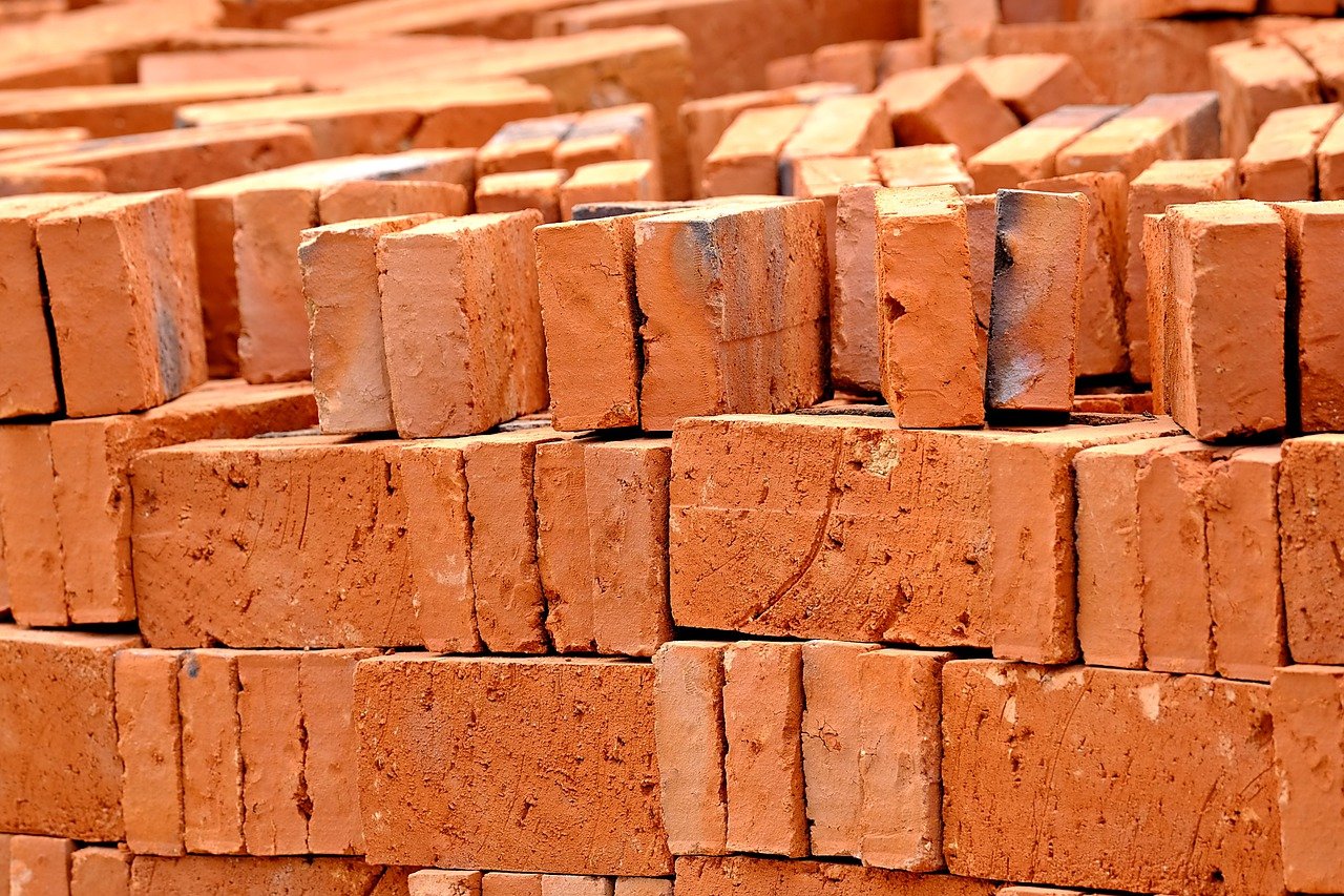 Wybór odpowiednich materiałów do budowy – klucz do sukcesu